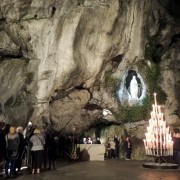 Foto 0400: Mariabeeld in de grot