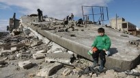 Kind tussen brokstukken a.g.v. aardbeving